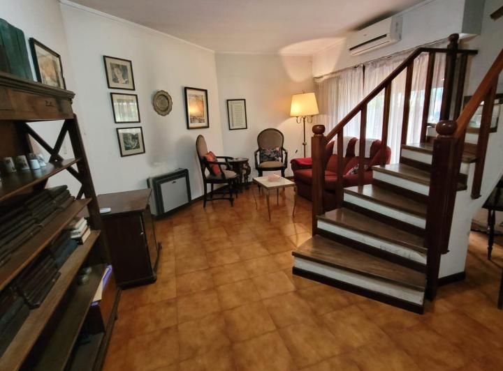 Casa · 77m² · 5 Ambientes · 1 Cochera