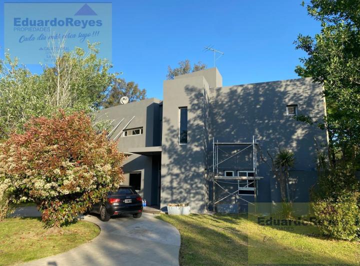 Casa · 200m² · 5 Ambientes · 1 Cochera