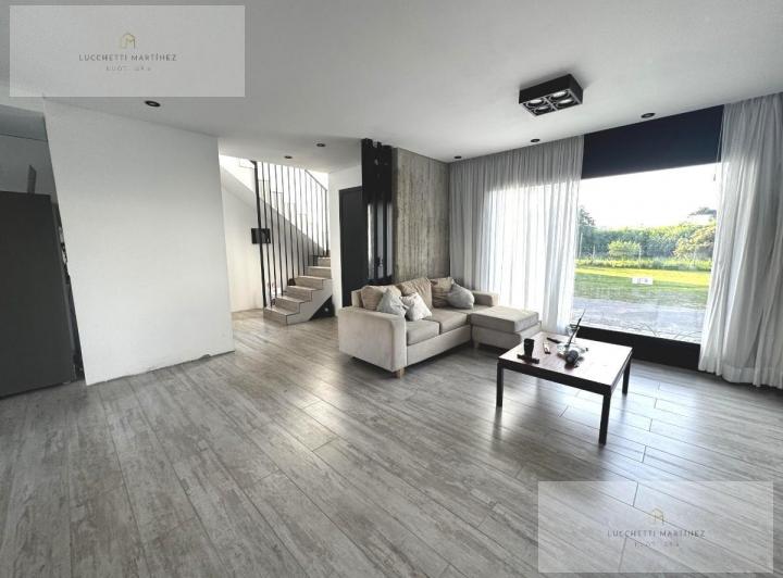 Casa · 159m² · 4 Ambientes · 1 Cochera