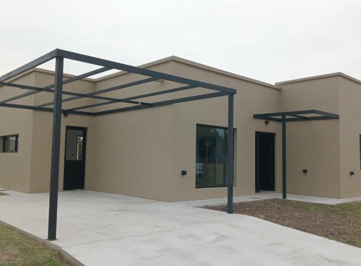 Casa · 130m² · 4 Ambientes · 2 Cocheras
