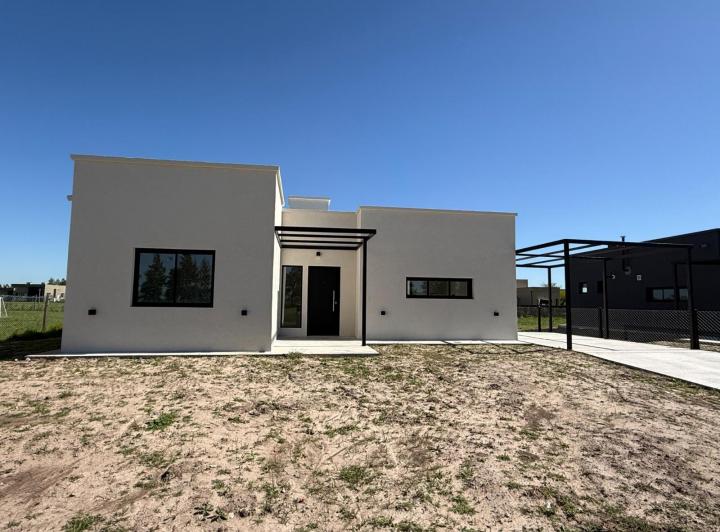 Casa · 130m² · 4 Ambientes · 2 Cocheras