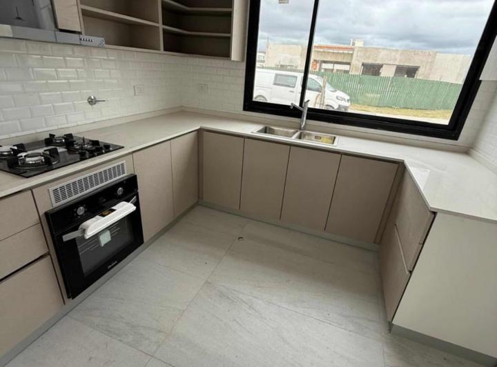 Casa · 188m² · 4 Ambientes · 2 Cocheras