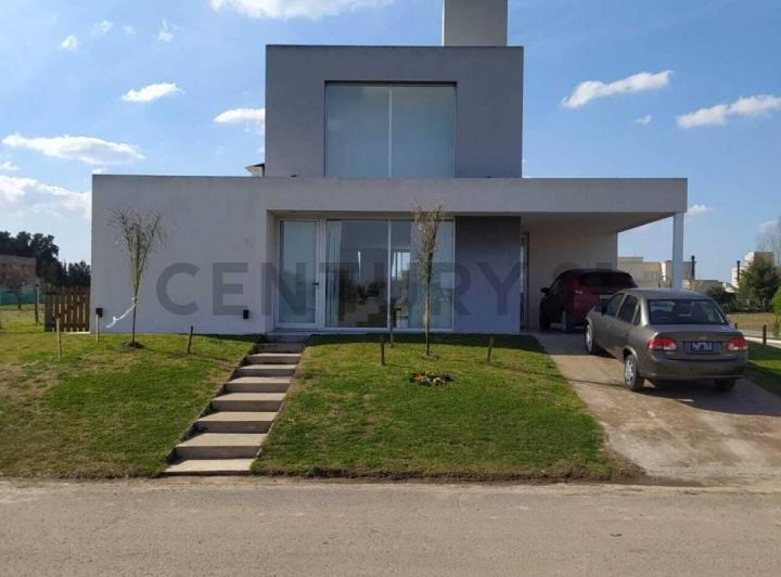 Casa · 185m² · 4 Ambientes · 2 Cocheras