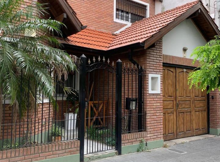 Casa · 300m² · 3 Ambientes · 1 Cochera
