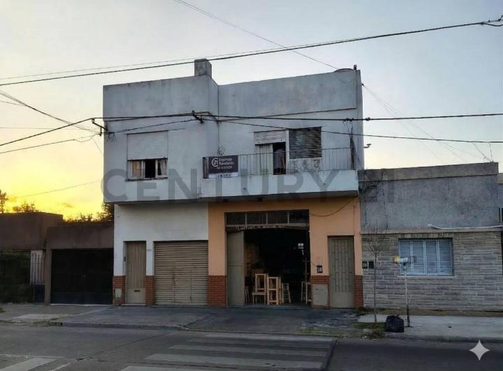 Casa · 360m² · 4 Ambientes · 1 Cochera