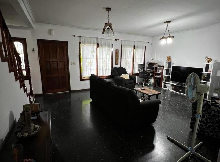 Casa · 1m² · 4 Ambientes · 1 Cochera