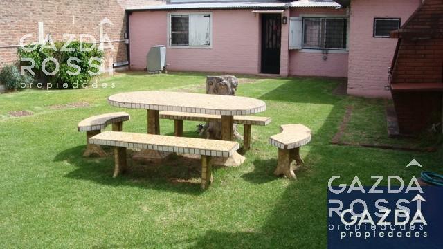 Casa · 60m² · 2 Ambientes · 1 Cochera