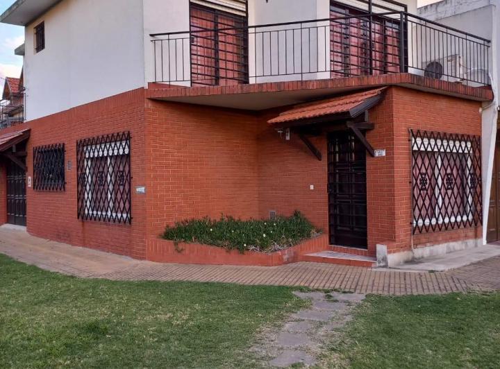 Casa · 75m² · 4 Ambientes · 1 Cochera