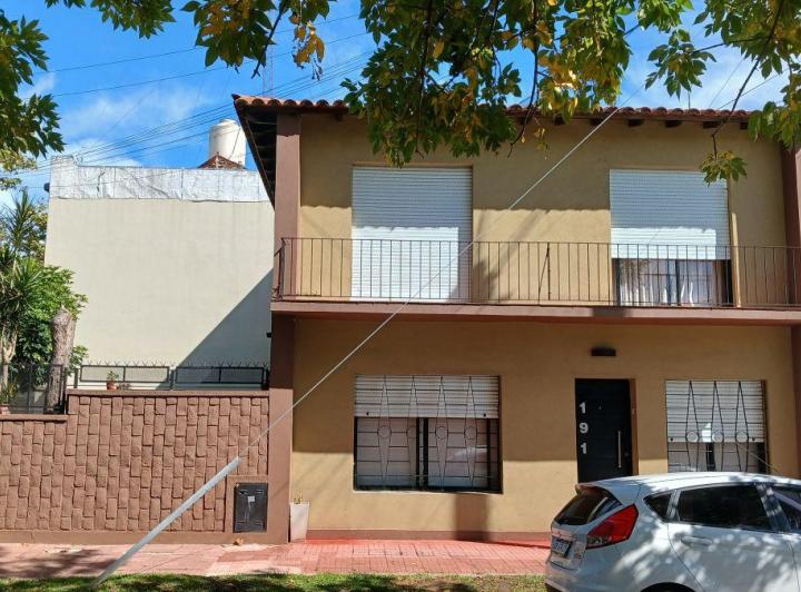Casa · 190m² · 4 Ambientes · 2 Cocheras