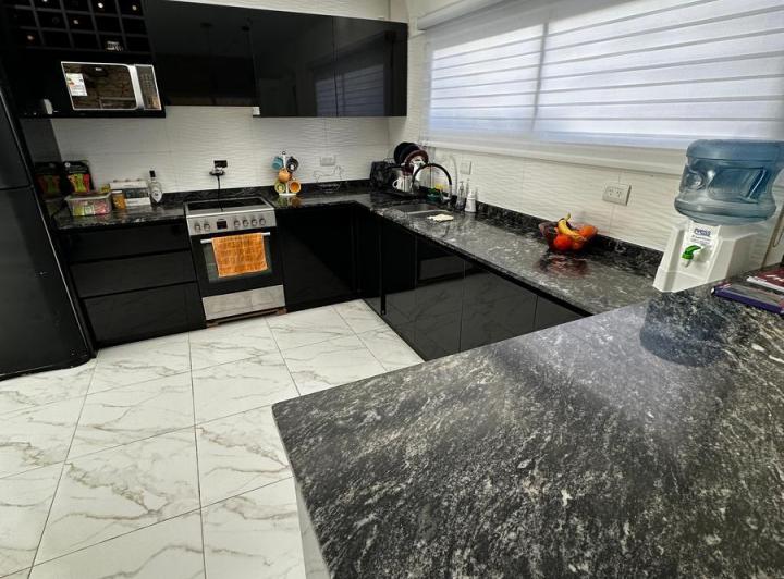 Casa · 200m² · 4 Ambientes · 2 Cocheras