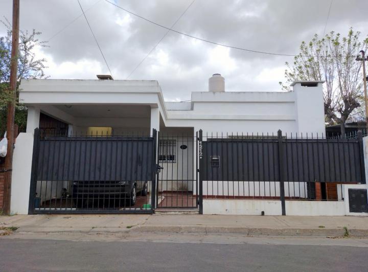 Casa · 103m² · 4 Ambientes · 1 Cochera