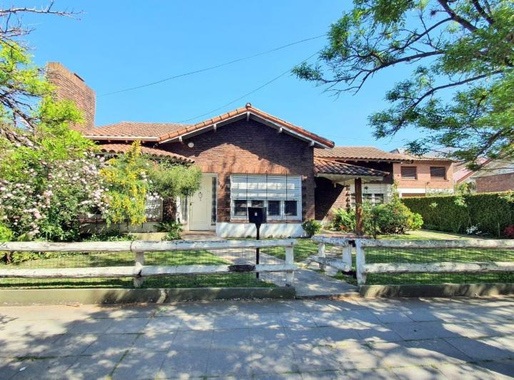 Casa · 200m² · 4 Ambientes