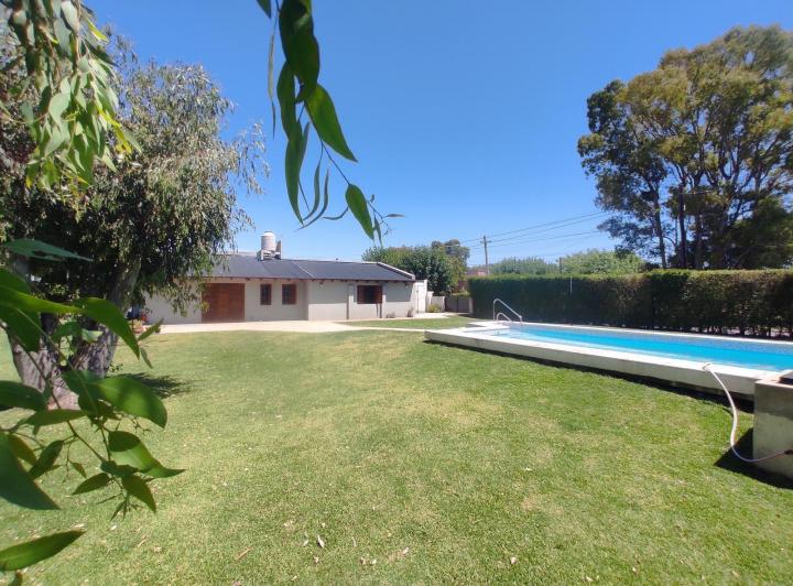 Casa · 70m² · 3 Ambientes · 2 Cocheras
