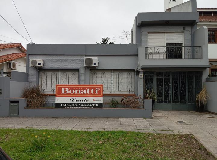 Casa · 352m² · 3 Dormitorios · 1 Cochera