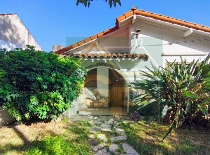 Casa · 218m² · 5 Ambientes · 1 Cochera