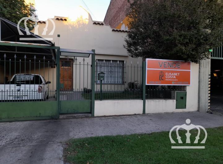 Casa · 235m² · 5 Ambientes · 1 Cochera