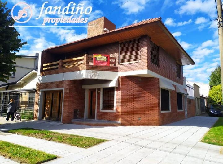 Casa · 173m² · 4 Ambientes · 1 Cochera