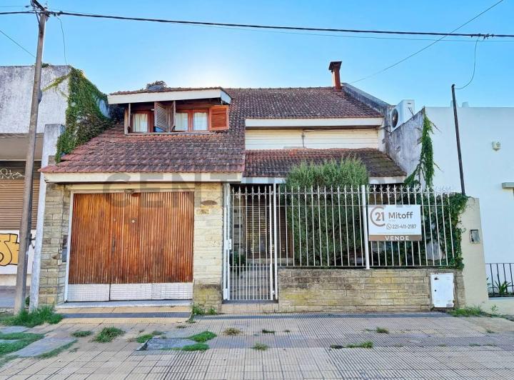 Casa · 130m² · 5 Ambientes · 1 Cochera