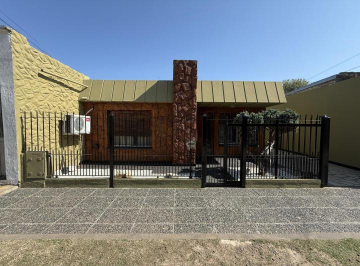 Casa · 100m² · 5 Ambientes · 3 Cocheras
