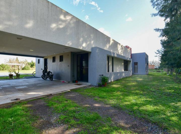 Casa · 220m² · 6 Ambientes · 2 Cocheras