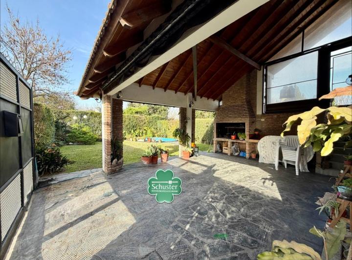 Casa · 120m² · 4 Ambientes · 2 Cocheras