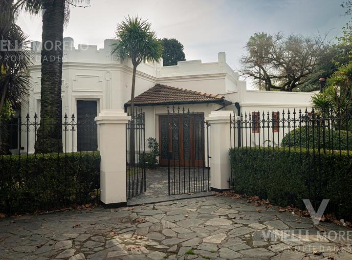 Casa · 505m² · 6 Ambientes · 8 Cocheras