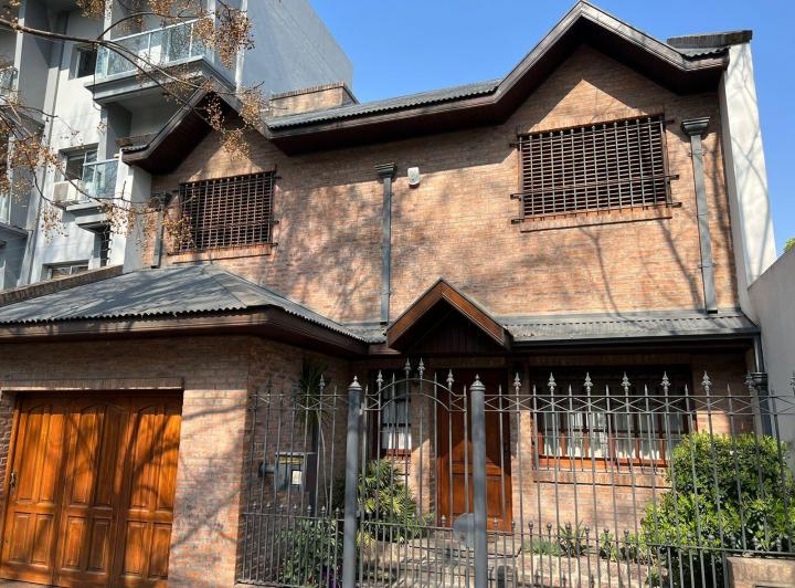Casa · 200m² · 5 Ambientes · 1 Cochera