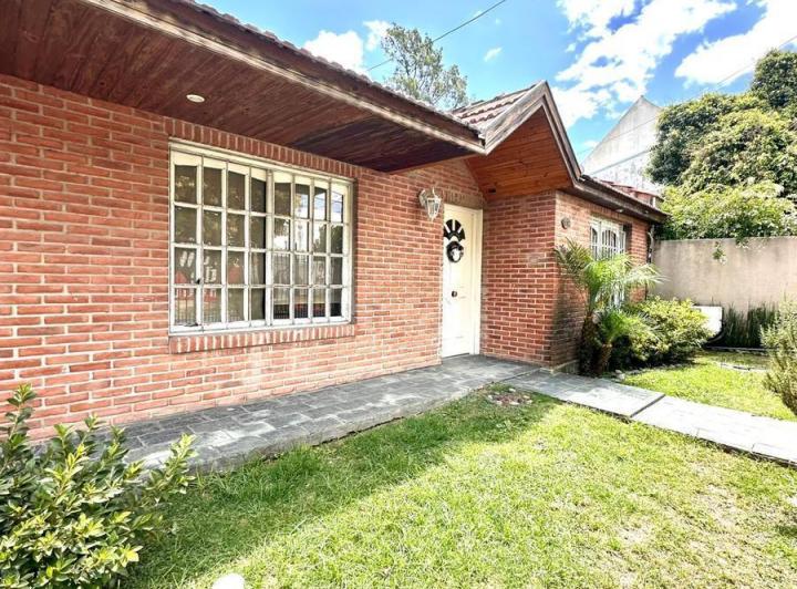 Casa · 160m² · 4 Ambientes · 2 Cocheras
