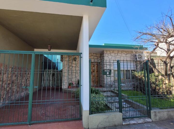 Casa · 80m² · 3 Ambientes · 1 Cochera