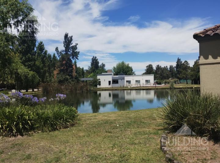 Casa · 180m² · 5 Ambientes · 1 Cochera