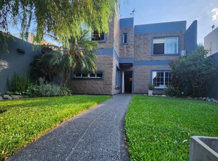 Casa · 250m² · 4 Ambientes · 1 Cochera