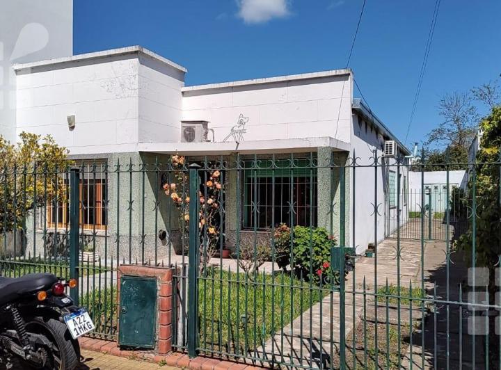 Casa · 98m² · 2 Dormitorios · 2 Cocheras