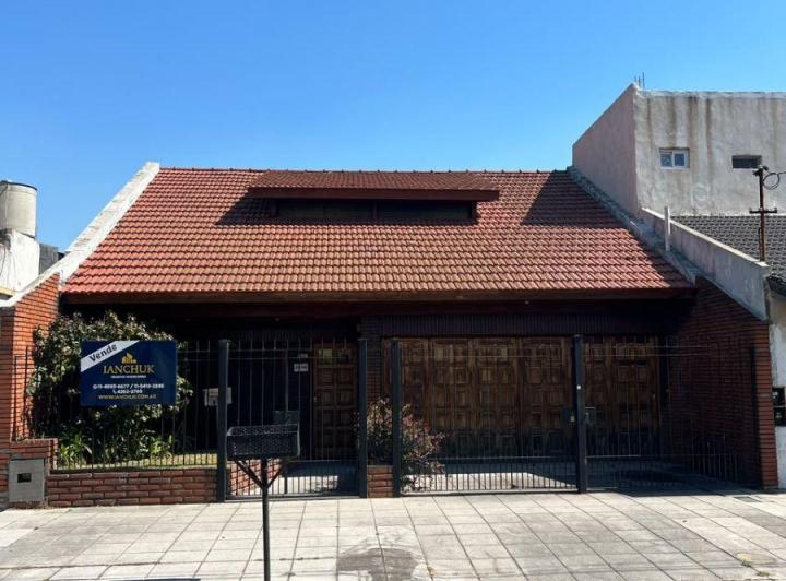 Casa · 165m² · 3 Ambientes · 1 Cochera