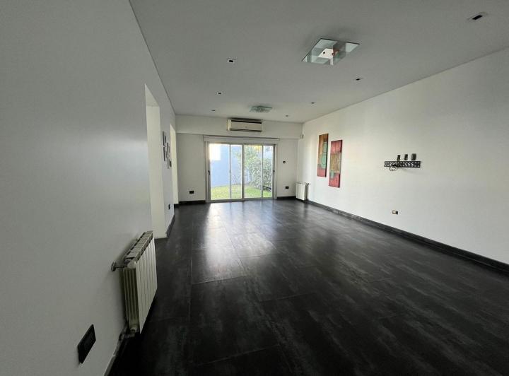 Casa · 350m² · 4 Ambientes · 4 Cocheras