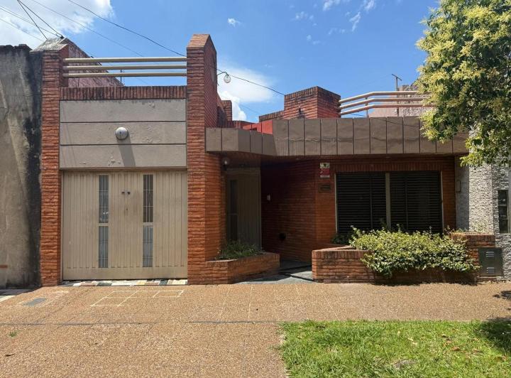 Casa · 156m² · 4 Ambientes · 1 Cochera
