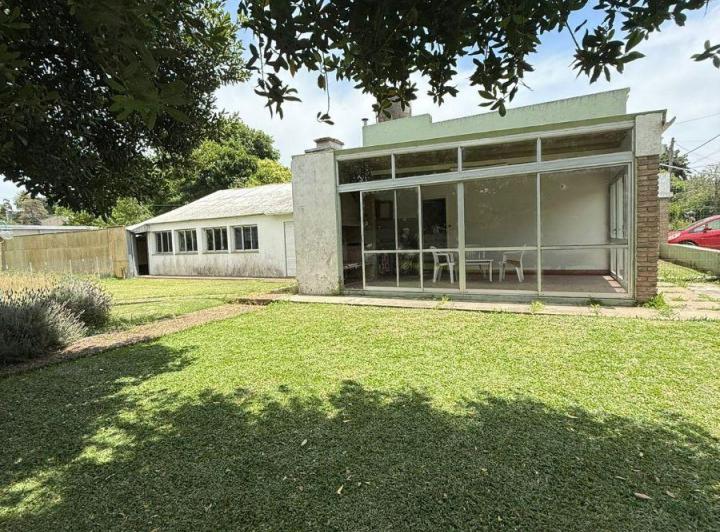 Casa · 180m² · 6 Ambientes · 1 Cochera