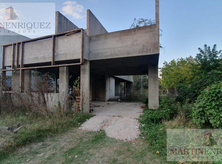 Casa · 216m² · 4 Ambientes · 2 Cocheras