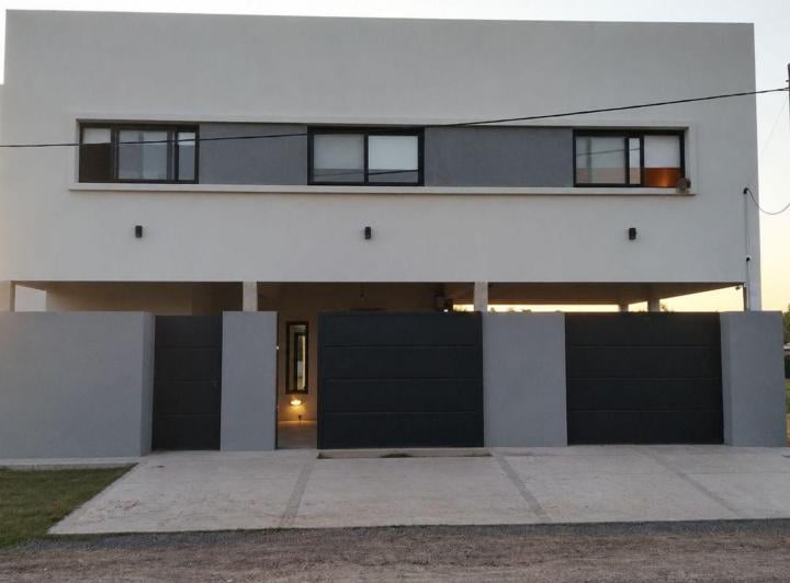 Casa · 180m² · 4 Ambientes · 2 Cocheras