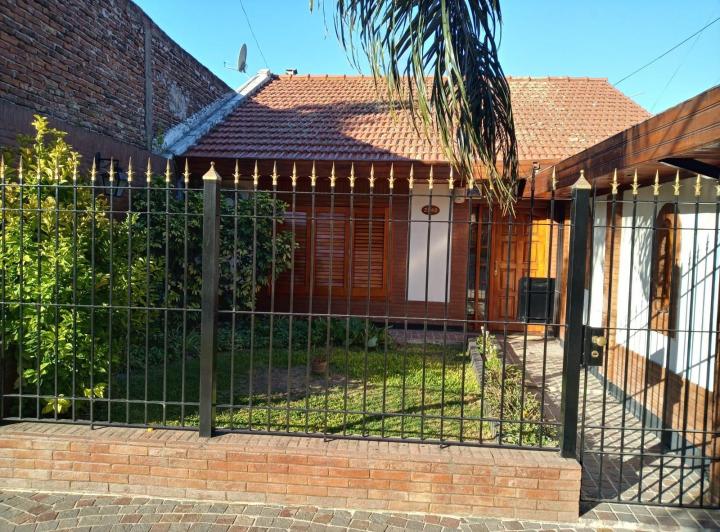 Casa · 1m² · 5 Ambientes · 1 Cochera