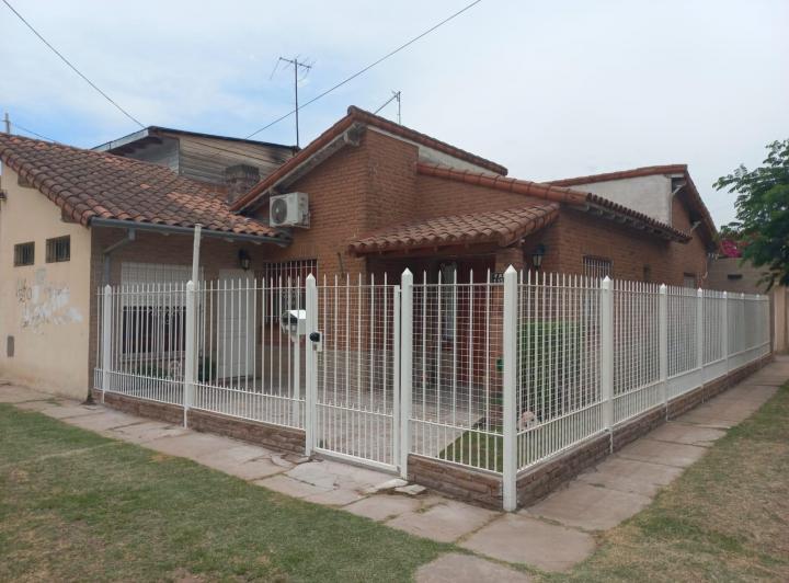 Casa · 180m² · 5 Ambientes · 1 Cochera