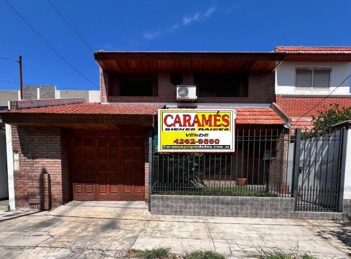 Casa · 240m² · 4 Ambientes · 1 Cochera