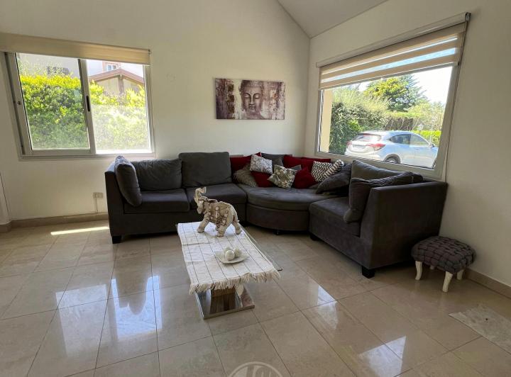 Casa · 340m² · 6 Ambientes · 2 Cocheras
