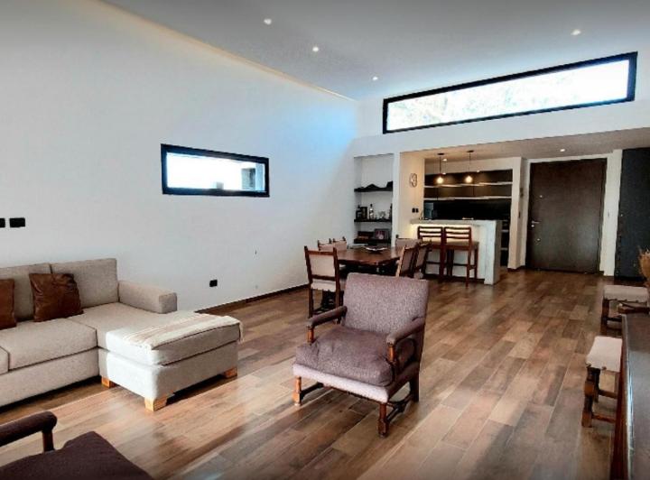 Casa · 150m² · 4 Ambientes · 2 Cocheras