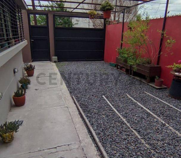 Casa · 130m² · 4 Ambientes · 1 Cochera