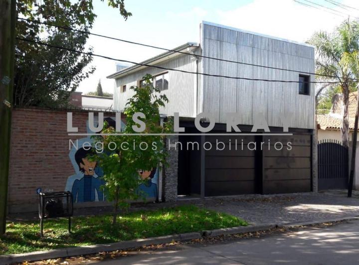 Casa · 196m² · 4 Ambientes · 2 Cocheras