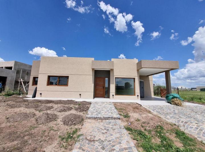 Casa · 160m² · 4 Ambientes · 1 Cochera