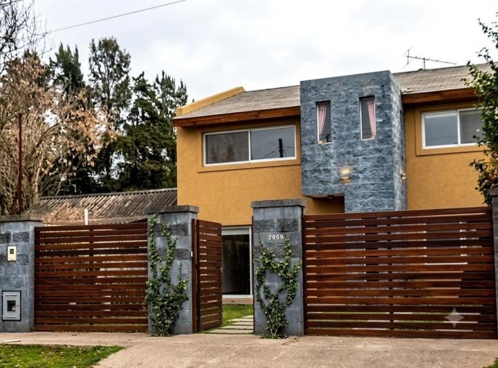 Casa · 120m² · 5 Ambientes · 2 Cocheras