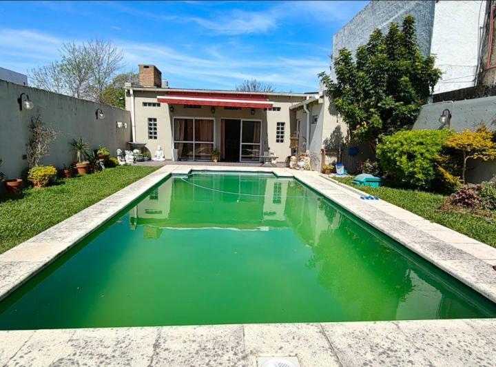 Casa · 70m² · 4 Ambientes · 3 Cocheras