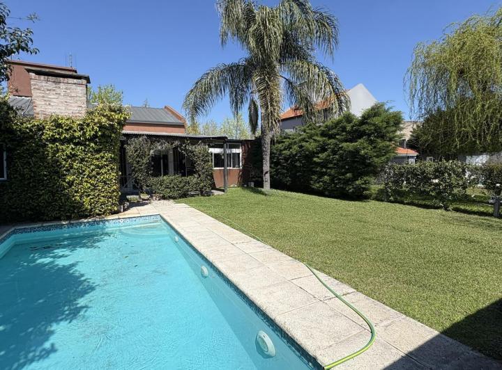 Casa · 140m² · 4 Ambientes · 1 Cochera