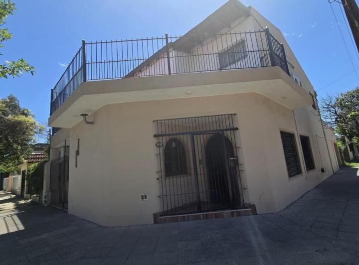 Casa · 170m² · 4 Ambientes · 2 Cocheras